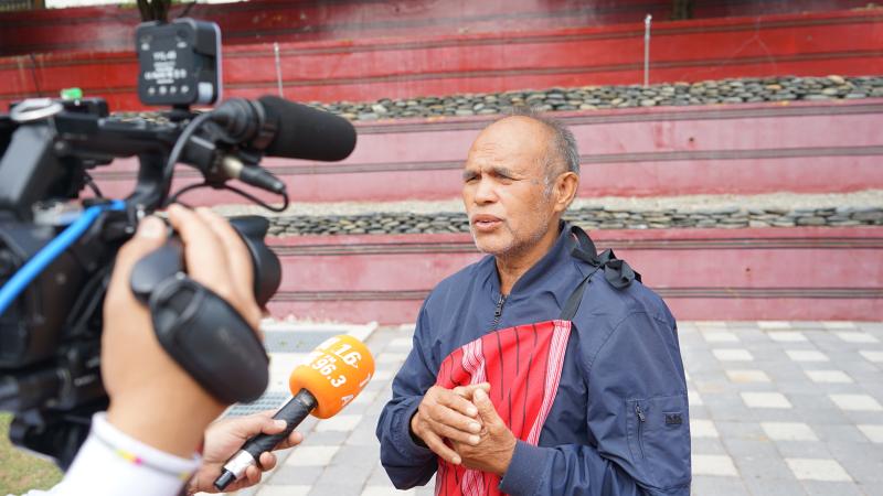 仁愛DOC協同東岸部落、南豐國小，打造賽德克家屋360實境化系統，部落耆老為大家說明家屋的重要傳承。