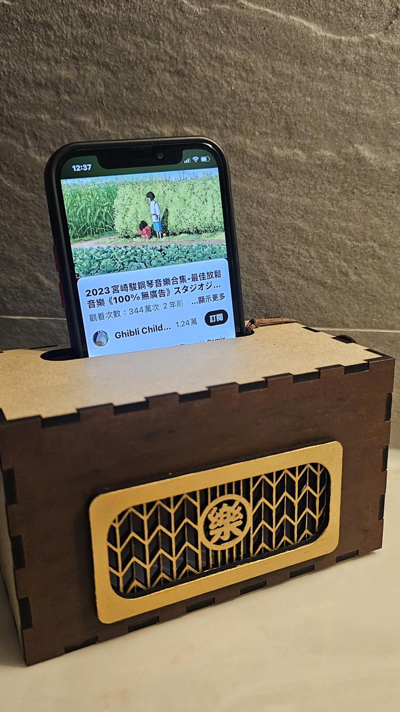 免插電小音箱外型小巧隨時可以提著走。