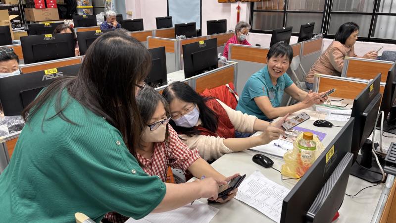 指導新學員加入DOC群組。