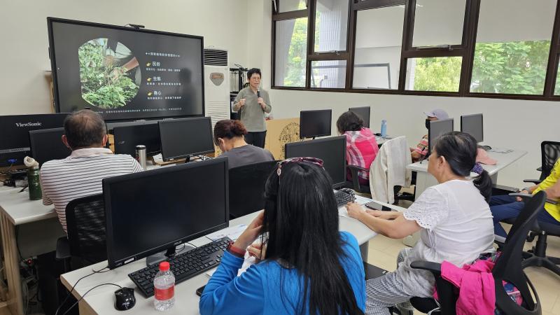 老師為我們帶來公民科學家的概念。