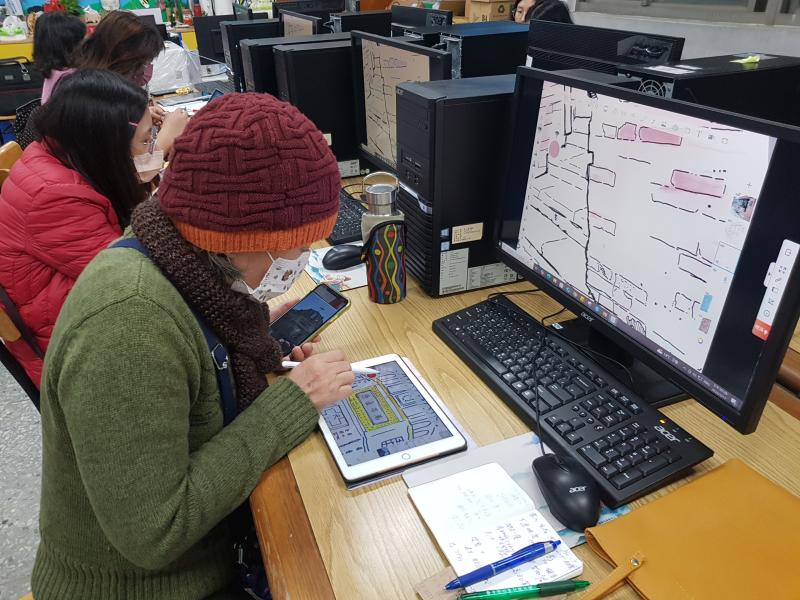 非常專心練習繪圖