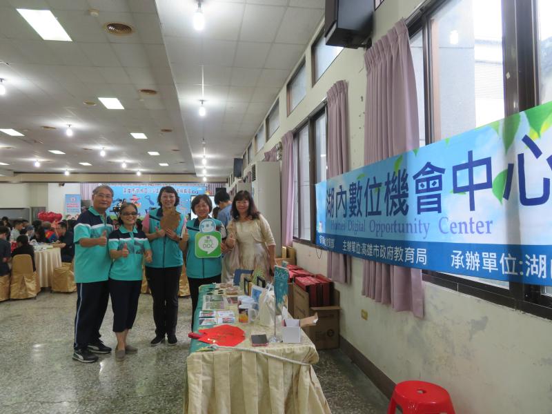 慶祝父親節活動與區長合照