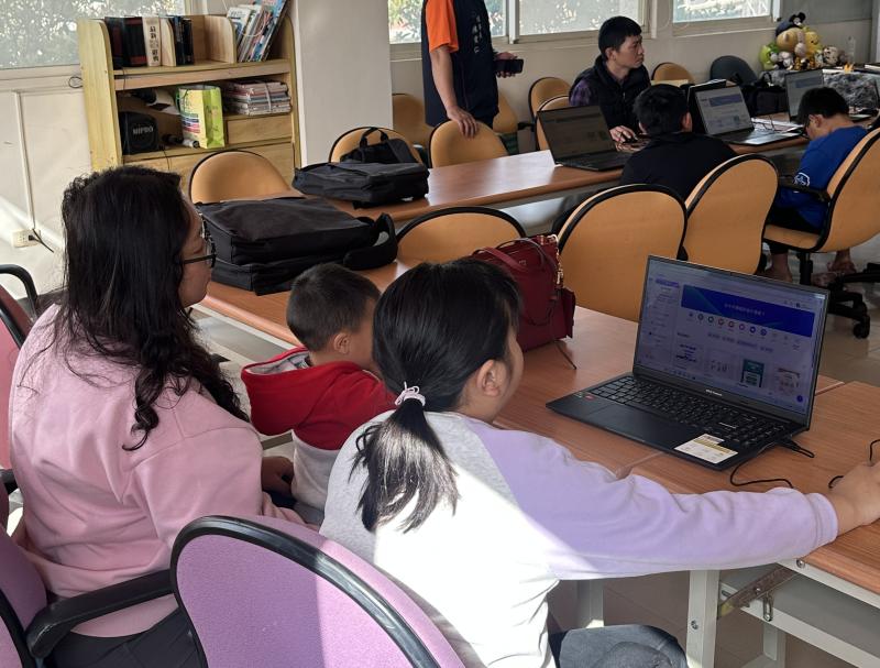 親子一起學習使用CANVA設計