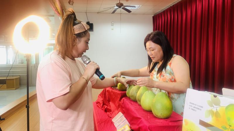 許多滿懷熱情的學員，在最初接觸直播時，往往只見其熱鬧，未見其門道，面對著複雜的設備、陌生的軟體與鏡頭前無形的壓力，感到既興奮又迷惘，學員在老師指導下從「會直播」到「懂直播」。過去許多學員充滿疑問：為什麼我的直播看起來總是不夠專業？
老師將多