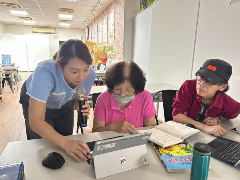 講師指導學員使用網站