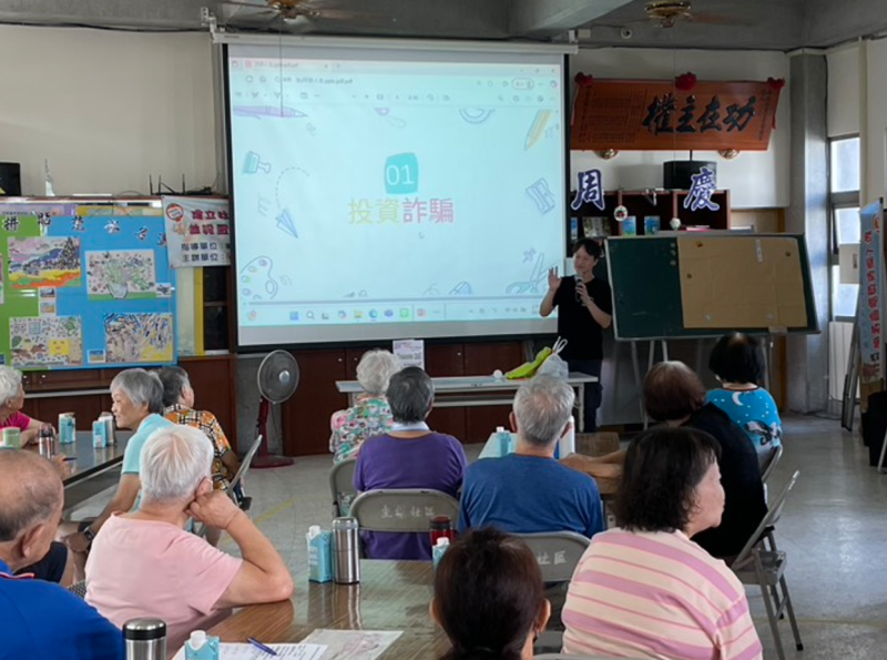 看著課堂上長輩們對詐騙的焦慮與疑惑,我心裡清楚:今天要教的不是一串技巧,而是一份能帶回家的安心。