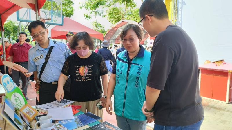 九九重陽節與湖內區區長合照