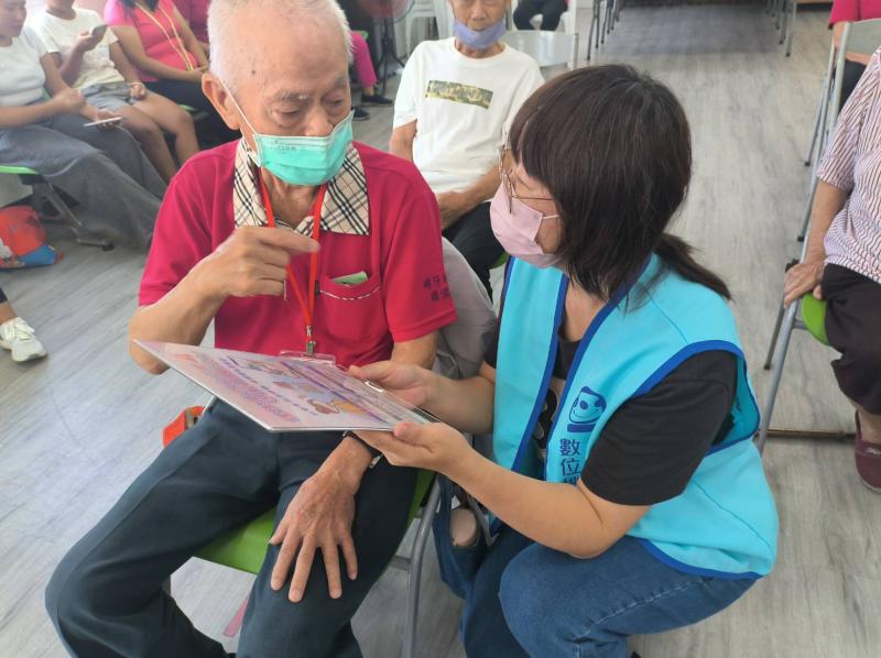 11/4行動諮詢服務照2