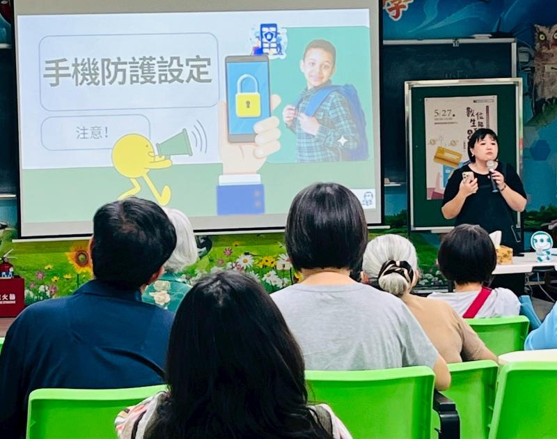 在嘉義場示範教學活動中，現場更有社區志工回饋這是他們第一次對行動支付的應用有清楚的操作概念，許多學員反饋在教學培訓前，並不知道彰雲嘉三縣府推廣的共享單車到底是要怎麼去操作使用，這些行動諮詢主題都讓他們發現原來一機在手，便利無窮是真的。當天亦