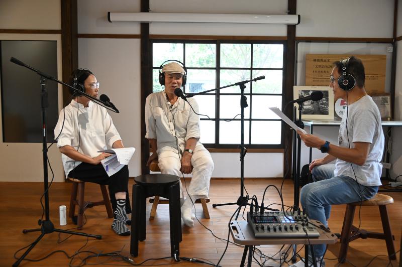 地點 : 龍瑛宗文學館
北埔 DOC的 Podcast 團隊邀請到攝影名師葉裁老師，錄製他精彩的攝影人生故事。