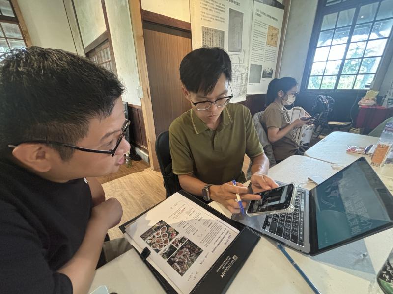 在數位時代，每一段體驗都不只是活動本身，而是一段能被轉譯、被看見、甚至被「定價」的故事。透過手機、筆電與線上工具，我們一起拆解服務中的情感、流程與亮點，將原本抽象的感動化成具體價值。從照片紀錄到內容設計，從使用者路徑到體驗流程，每一步都能以