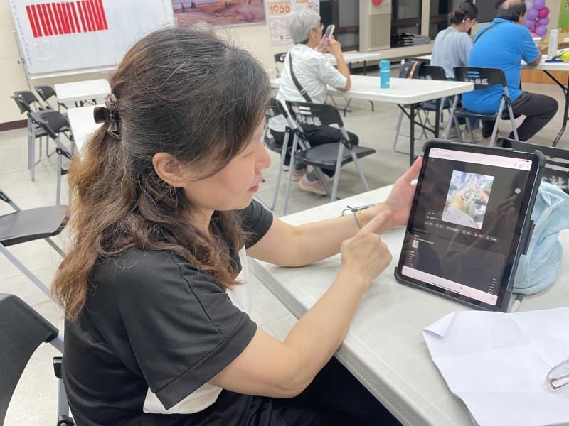 拍攝地點：泰安 DOC / 泰安 DOC
 
泰安 DOC《AI 生活工具應用》課程走進獅潭竹木村，學員首次體驗 AI 生成工具的樂趣。從圖片到文字，每一次操作都讓科技的貼心與創意在日常中自然展開。