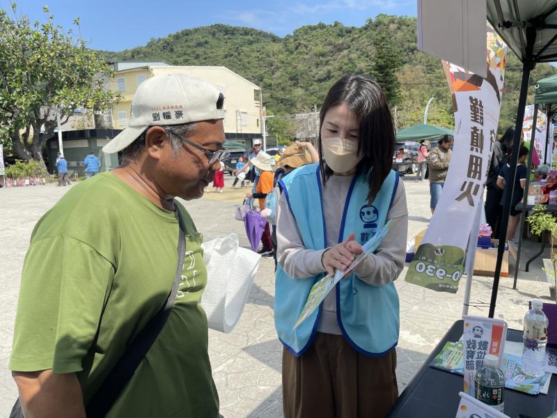 此外，也同步推廣165反詐騙APP，透過實際操作與情境說明，引導民眾建立正確的網路使用觀念，培養辨識假訊息與防範詐騙的能力。透過結合環境教育、數位學習與資訊安全三大面向，不僅提升民眾對數位工具的實際應用能力，也深化對個資保護與網路安全的認知