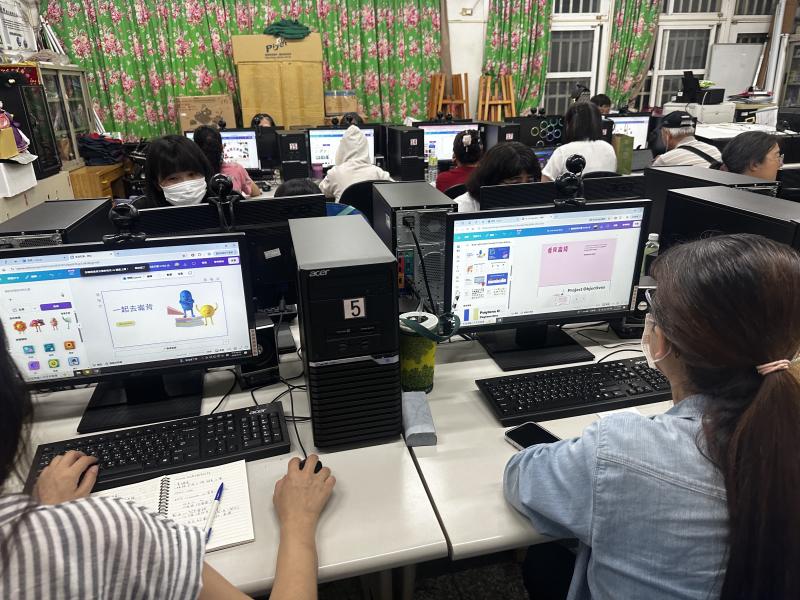 有時候素材太多也會很難下手，因為每個素材都很適合放在一頁網裡面