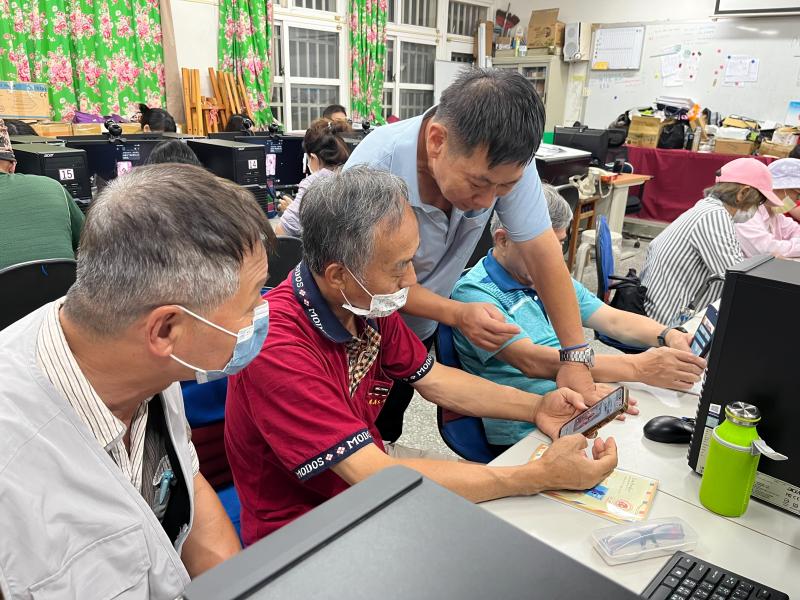 老師解決學員遇到的瓶頸。