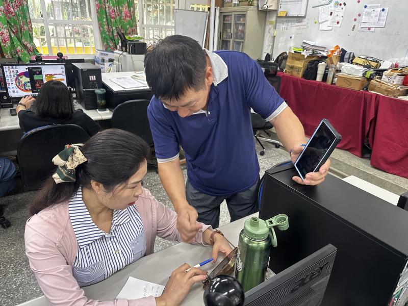 老師解決學員遇到的操作瓶頸。