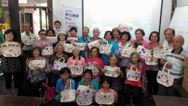 瑞穗數位機會中心生活美學-個性化商品製作課程，作品產出畫面