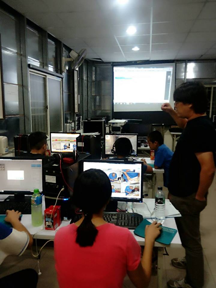 插入文字軌.將腳本文字複製貼入影片中