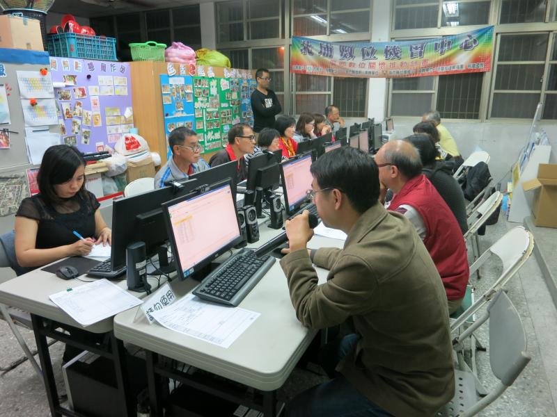 學員們陷入思考