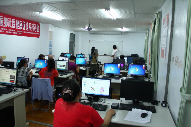 課程講師透過學員們拍攝的影片作為教材，讓學員們練習，剪輯、配音、上字幕字的練習