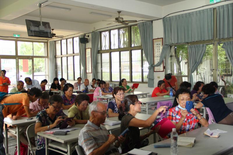 學員熱情踴躍地前來學習