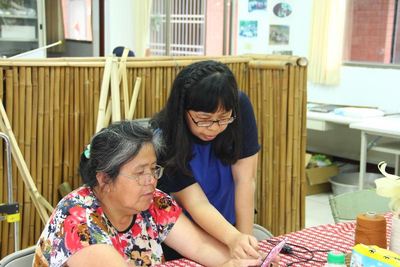 講師一步一步帶著學員慢慢操作。