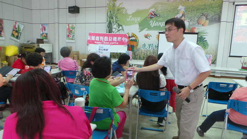 學員用手機活平板電腦影片製作實際操作練習