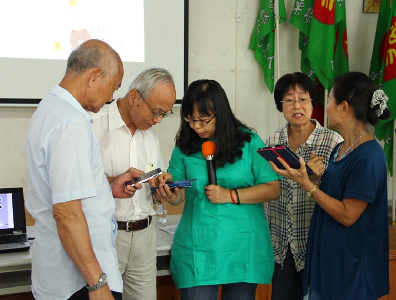 講師讓學員更進一步的學習如何上app play商店