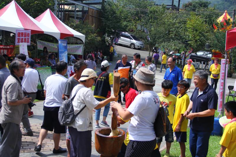 學員外出進行新聞素材拍攝。