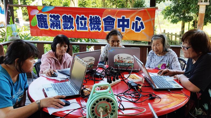 學員操作個人名片加入標題