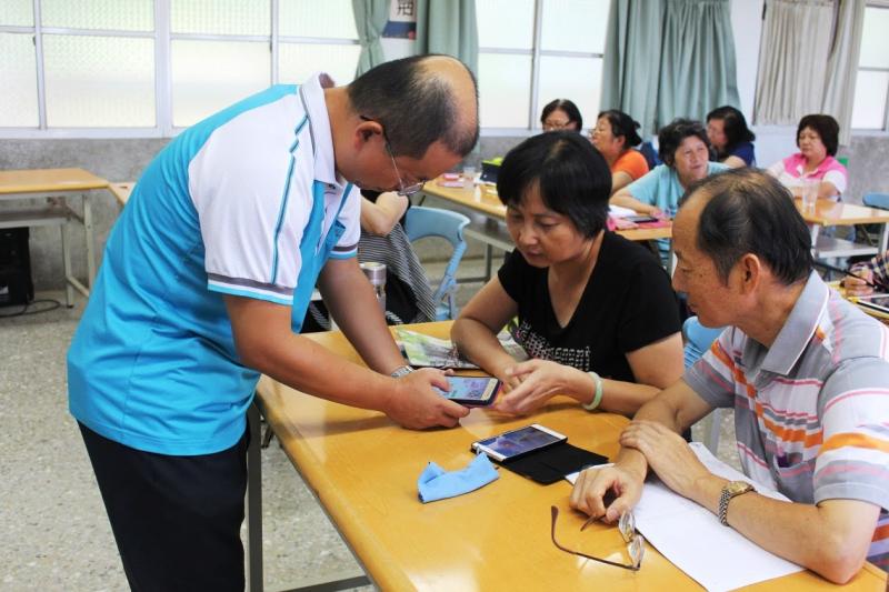 周講師個別指導學員如何操作歡唱K歌王APP