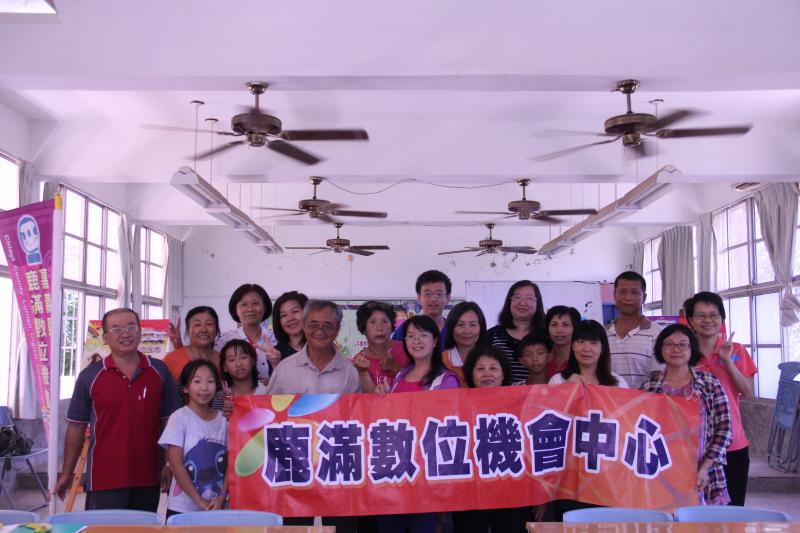 結業式講師與學員合照