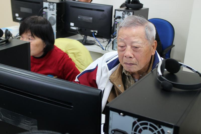 將屆八十高齡的學員也來學習呢