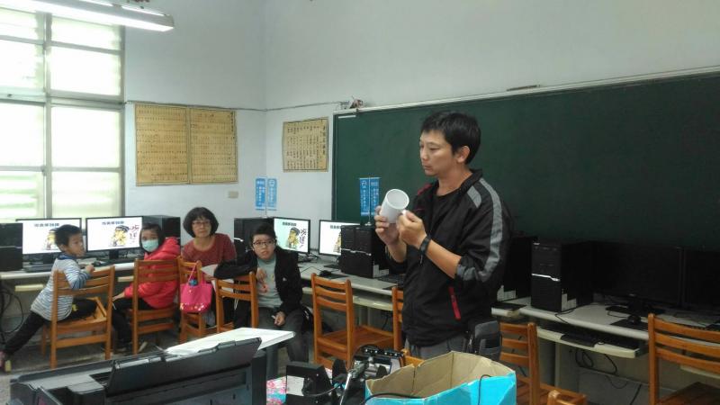 老師說明儀器操作