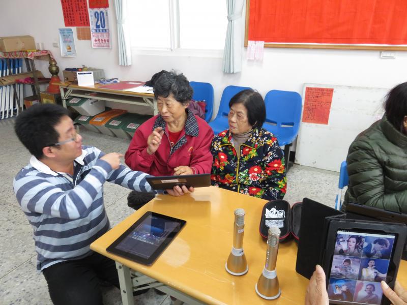 老師和學員互動交流