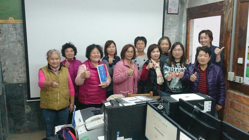 一點一滴慢慢跟上數位腳步.最棒的學員大合照