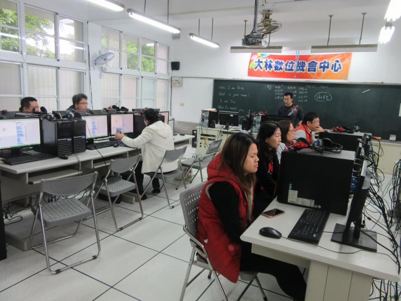 學會SCRATCH的設定,機器人就會乖乖聽話!