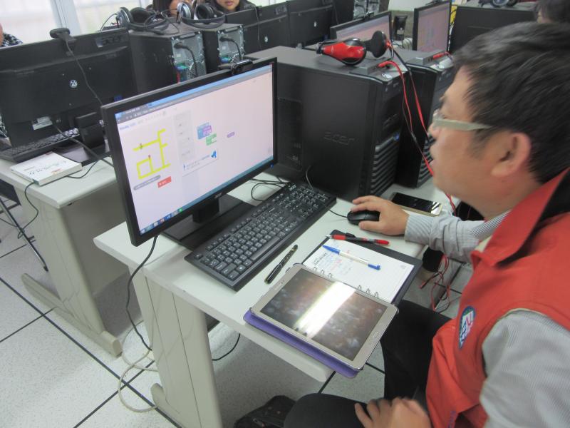 聚精會神思考下一步!