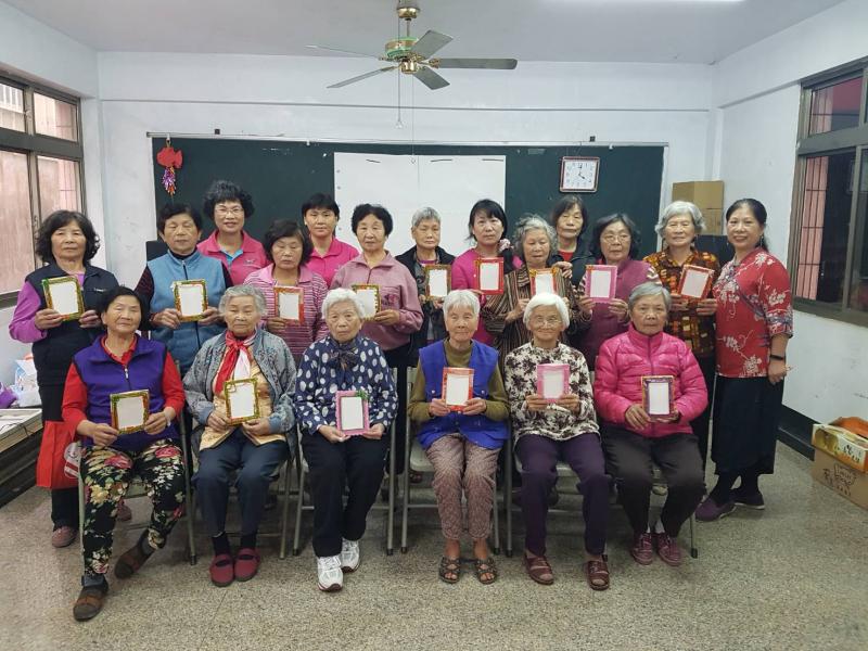 銀髮族開薰大合照!感謝有你的陪伴!