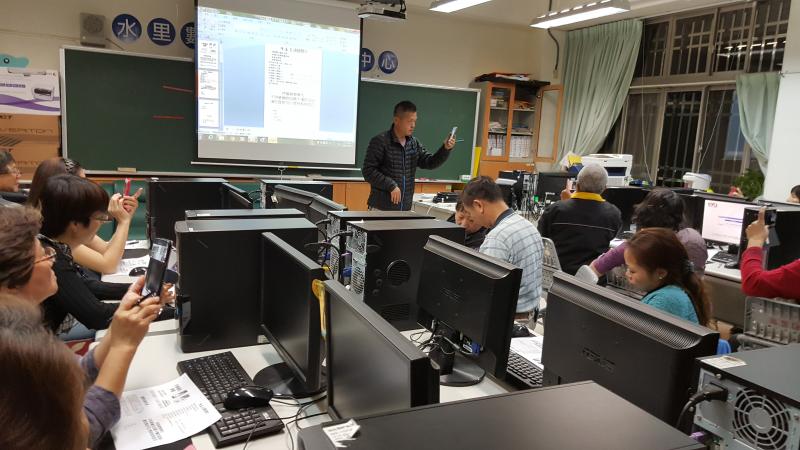 講師介紹手機構造與拍照步驟