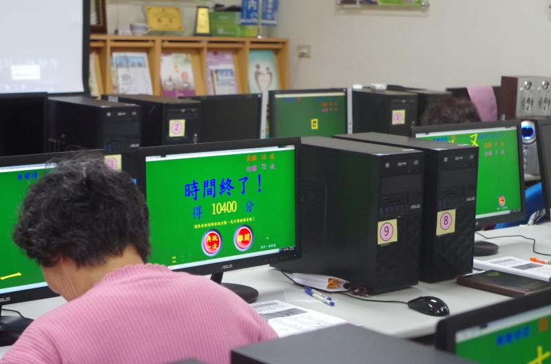 單指神功?    雙手並用?    Never mind.