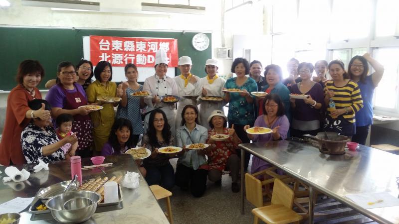 實作蔥油餅、菊花溜魚球、三絲淋蛋餃,這三道菜