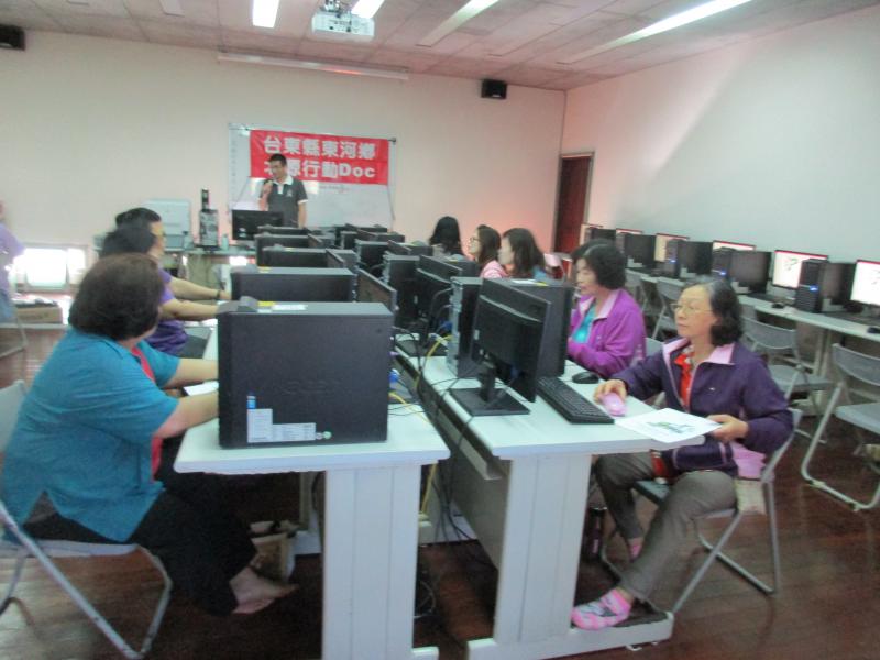 不花俏很實用的料理，拍照、錄影收集資料分組共同完成菜單影片