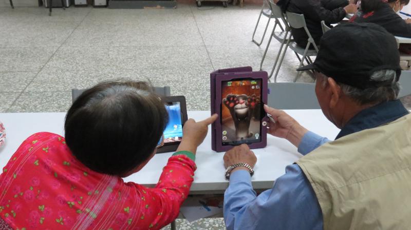 學員用平板實際操作練習