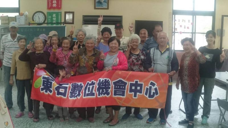 大家一起來拍攝團體合照