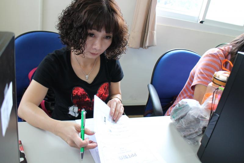 學員認真地做著筆記