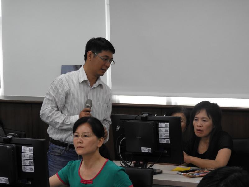 老師及學員上課畫面