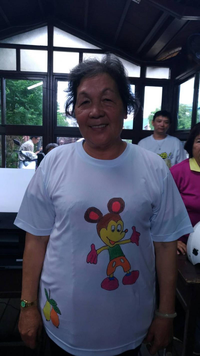 阿婆認真做成的衣服