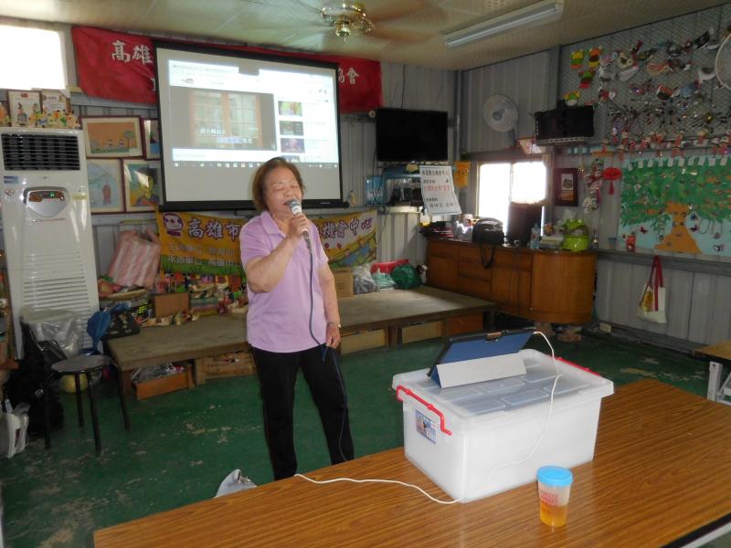 學員自己搜尋拿手好歌，來跟大家分享