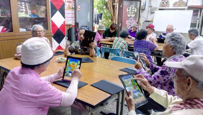 學員開心的學習數位應用